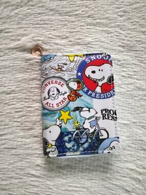 Snoopy Converse wallet zipper with Snoopy and friends graphics